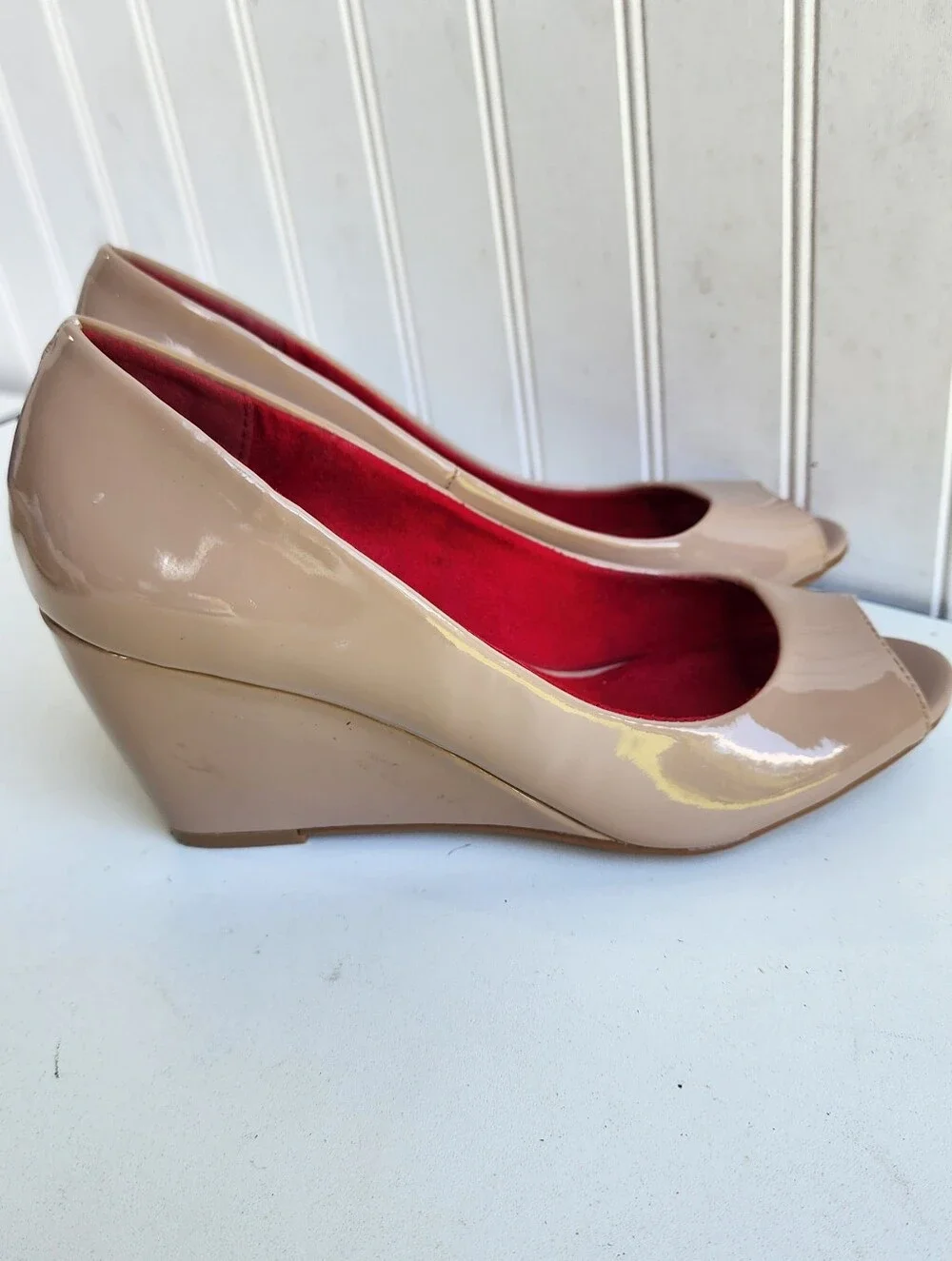 Chinese Laundry Women's Beige Nude Tan Solid Wedge Shoes Patent Leather Sz 6
